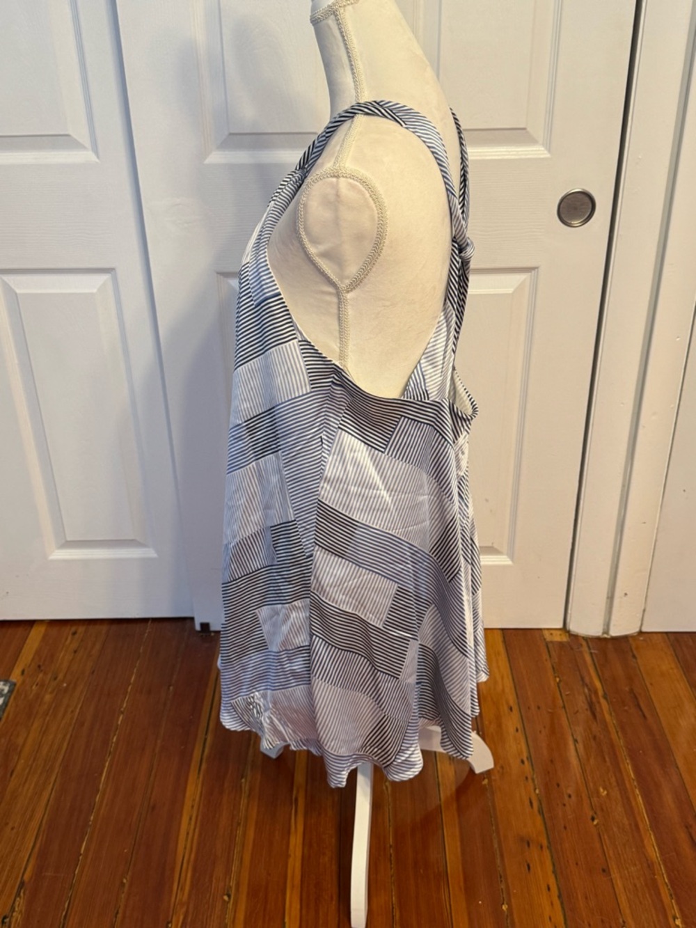 Banana Republic White Trapeze and Blue Geometric Halter 100% Silk Mini Dress - Picture 6 of 10